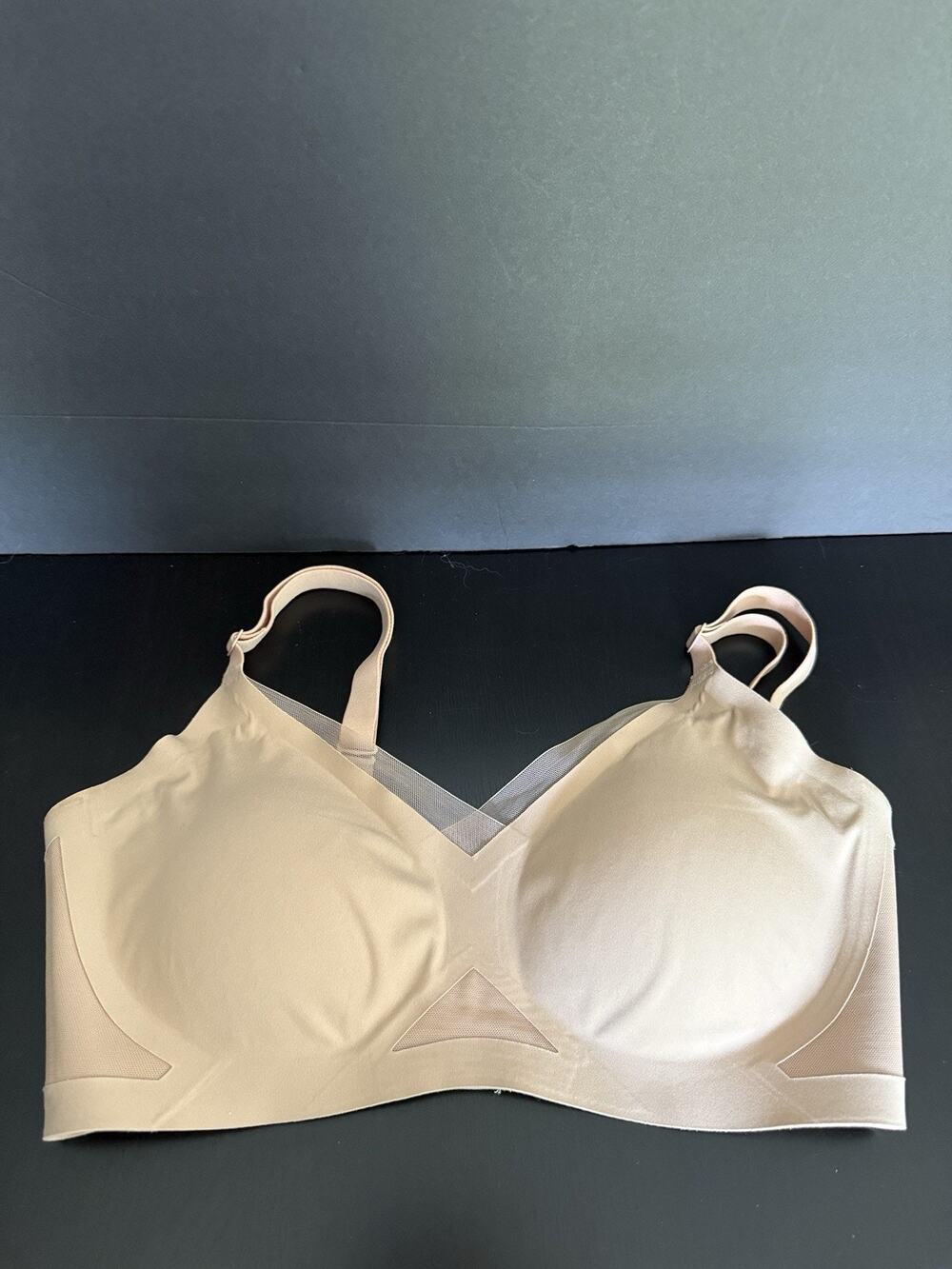 Honeylove CrossOver Bra Size Small Sand Nude Wireless Smoothing LWBRO302